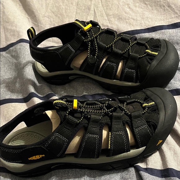 KEEN Men's Newport H2 Black Outdoor Sandals - Picture 3 of 3